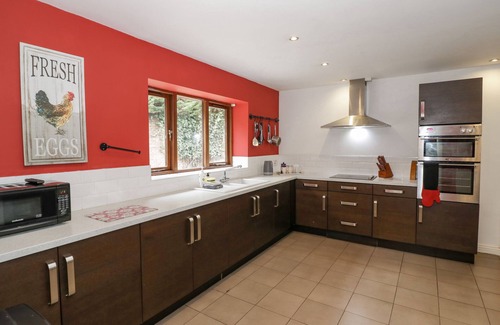 Shatterford House | SHATTERFORD LAKES, family friendly, with hot tub in Shatterford