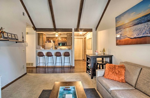 Shawnee Condo | Shawnee Condo < 10 Mi to Downtown Kansas City!