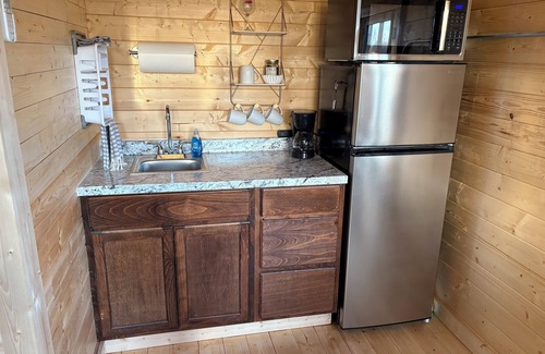 Makanda Cabin | Shawnee Wine Trail Farm Stay