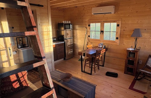 Makanda Cabin | Shawnee Wine Trail Farm Stay
