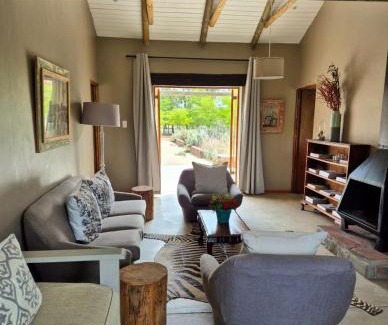 Ubuntu House | Shearers Cottage Unit A - Farm Stay
