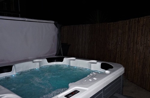 Llanfyllin Cottage | Sheep Dip Cottage - 5* Cyfie Farm, with hot tub and log burner
