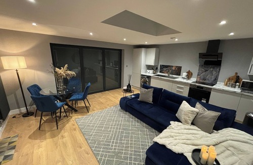 Ridgeway Apartment | Sheffield-Apartment-Sleeps4-Parking-HotTub