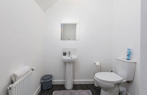 Hillsborough House | Sheffield Serenity House with 5 Bedrooms