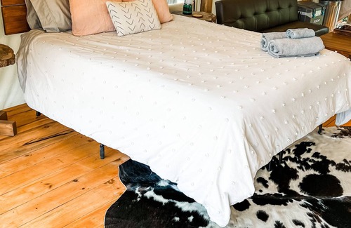 Singers Glen House | Shenandoah Valley Cozy Sunrise Glamping Tent