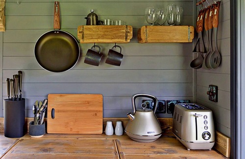 Rhyd-y-clafdy Ski Chalet | Shepherd's Hut on Llŷn Peninsula, Near Snowdonia