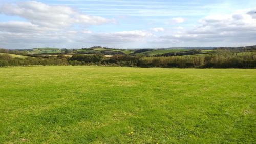 South Brent Apartment | Shepherd's Lodge - Shepherd's Hut with Devon Views for up to Two People and One Smaller Dog