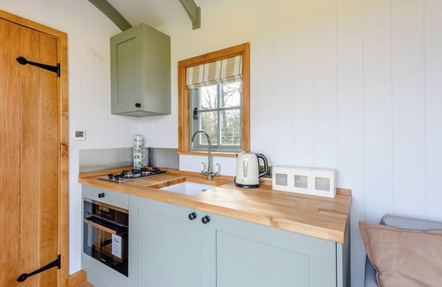 Alderbury Cottage | Shepherds Hut Retreat