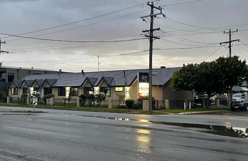 Shepparton Hotel | SHEPPARTON MOTOR INN Tudor House Motel