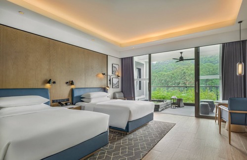 Dianbai District Hotel | Sheraton Maoming Hot Spring Resort