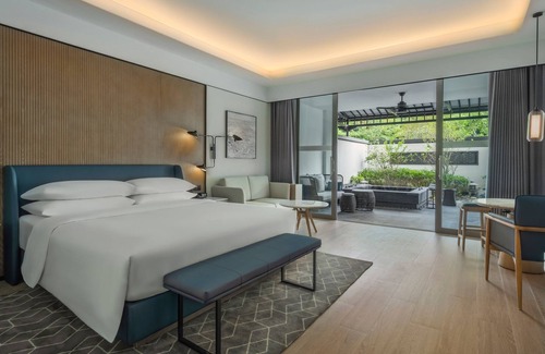 Dianbai District Hotel | Sheraton Maoming Hot Spring Resort