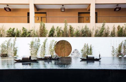 Dianbai District Hotel | Sheraton Maoming Romantic Beach Resort