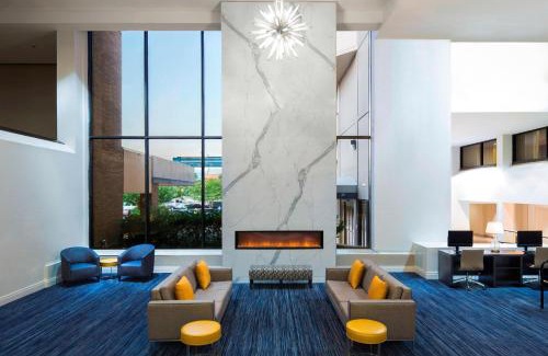 Norfolk Hotel | Sheraton Norfolk Waterside Hotel