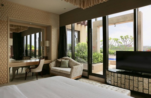 Henghe Street Resort | Sheraton Qingyuan Lion Lake Resort