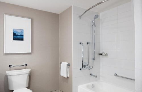 Guildford Hotel | Sheraton Vancouver Guildford Hotel