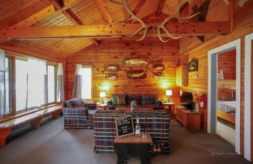 Chester House | Sherbrooke Lake Cottage with Private Beach