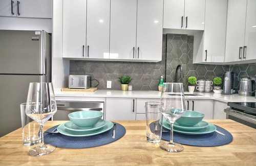 Sherbrooke Apartment | Sherby LUX: Central, Parking, Renovated, Sleeps 6
