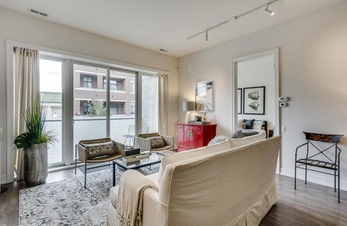 Sheridan Park Apartment | Sheridan Park Stunner! No Matter if You Are in Town for Business or Fun This Property Has You Covered apts