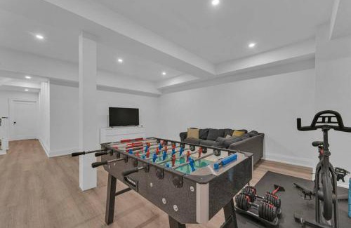 Sherkston Villa | Sherkston Oasis - Hot Tub Soaks & Luxurious Escape