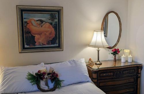 Church Gresley House | Sherlock's House -Moray Entire house Two bedroom 5 beds Private free parking & WiFi Flat TV Garden Shops