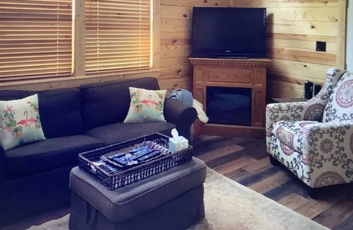 Gordonville Cabin | Sherwood Shores Pine Cabin