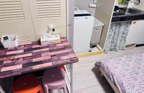 Kabukicho Apartment | Shinjuku Center 新宿中心#Shinjuku kabukicho#3 min walk from subway#高速无限制网路#新装修高级公寓#大楼一层入口自动锁门Newly renovated#404