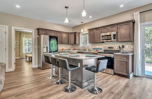 Bayville Apartment | Shipbuilder’s Retreat sleeps 6, 5 minutes to Harbor