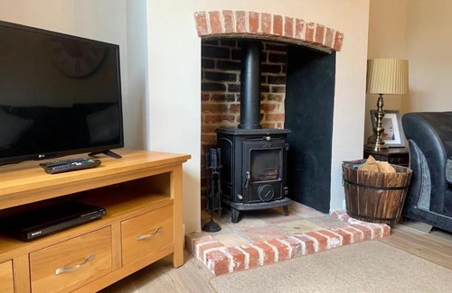 Beccles House | Shipmeadow Cosy Cottage