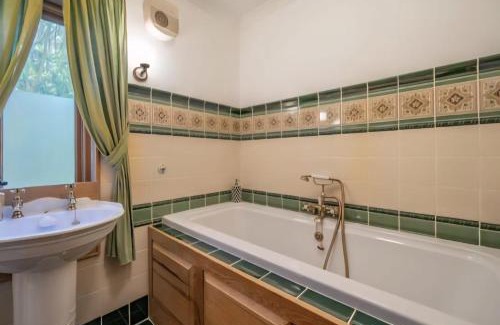 Innishannon Villa | Shipool Lodge-Luxury Retreat