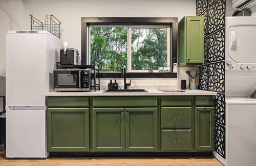 Baxter House | Shipping Container on Center Hill Lake!