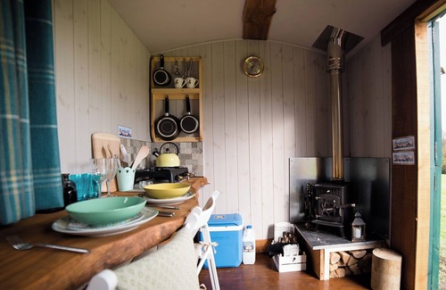 Bethania Cabin | Shire the Shepherd's Hut - Welcoming Dogs