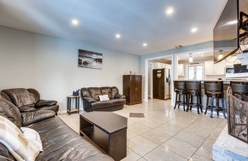 Shirley House | Shirley Vacation Rental w/Hot Tub, 7 Mi to Beach!