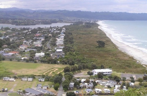 Bowentown Condo | Shorebreak Beach Retreat
