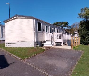 New Forest District House | Shorefield Country Park 3-Bed Casita Pass Incl