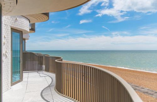 Folkestone House | Shoreline Beach House by Bloom Stays