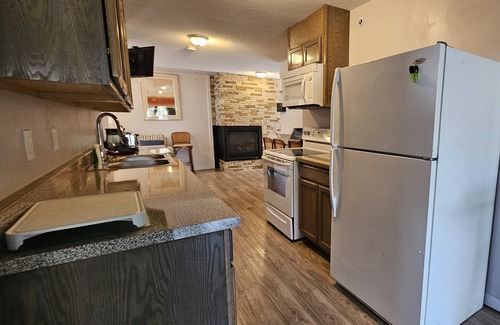 Confluence House | Shoreline Estates - Upper Apt Room D