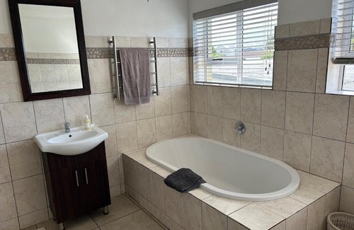 Sandbaai House | Shores Keep - Self Catering Home