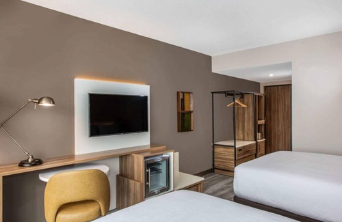Dania Beach Hotel | Short Drive Nearest Beach! Cozy Retreat in this Prime Location | Outdoor Pool