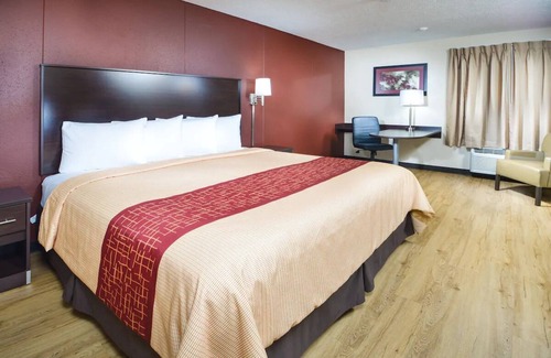 Paducah Hotel | Short Drive to Harrah’s Metropolis Casino! Free Parking, Pets are Welcome!
