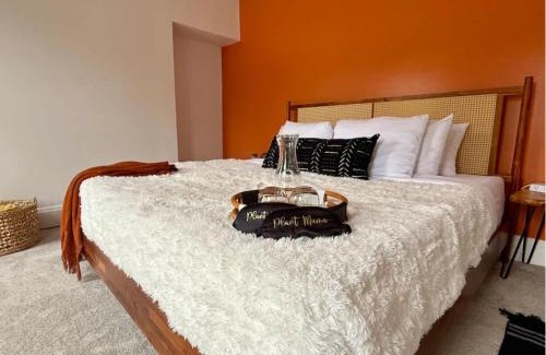Victorian Village House | Short North Convention King Bed Free Parking!