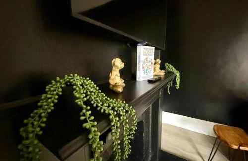 Victorian Village House | Short North Convention King Bed Free Parking!