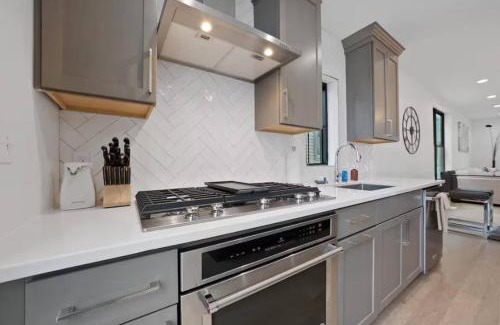 Italian Village House | Short North Convention King Bed Free Parking!