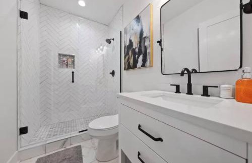 Italian Village House | Short North Convention King Bed Free Parking!