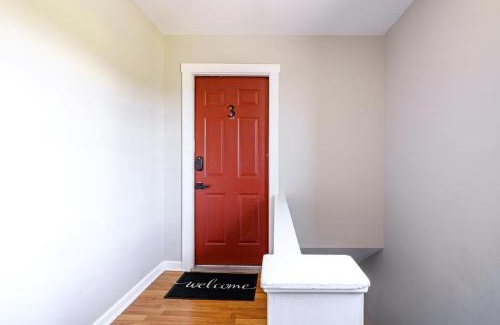Victorian Village Apartment | Short North Convention Private Parking Pets!