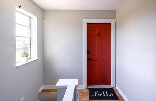 Victorian Village Apartment | Short North Convention Private Parking Pets!