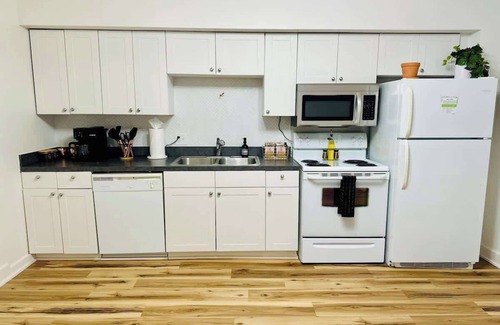 Italian Village House | Short North - Free Parking - King Bed - Convention