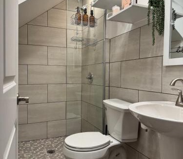 Italian Village House | Short North - Free Parking - Prime Location
