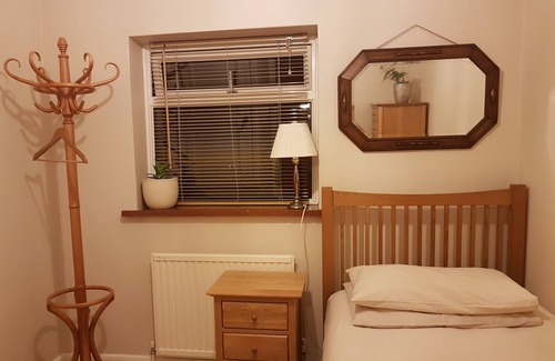 Guildford House | Short or long term, group holiday stays in Guildford. Easy access, free parking