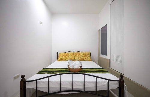Diliman Condo | Short ride dine, bars,malls,schools,hosp.near beaches,volcanoes,Subic/Clark base