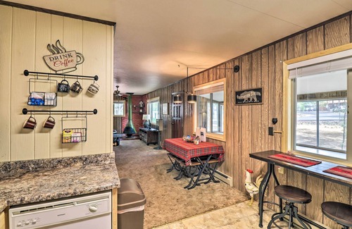 Torreon Cabin | Show Low Cabin w/Fire Pit: Near Hiking!